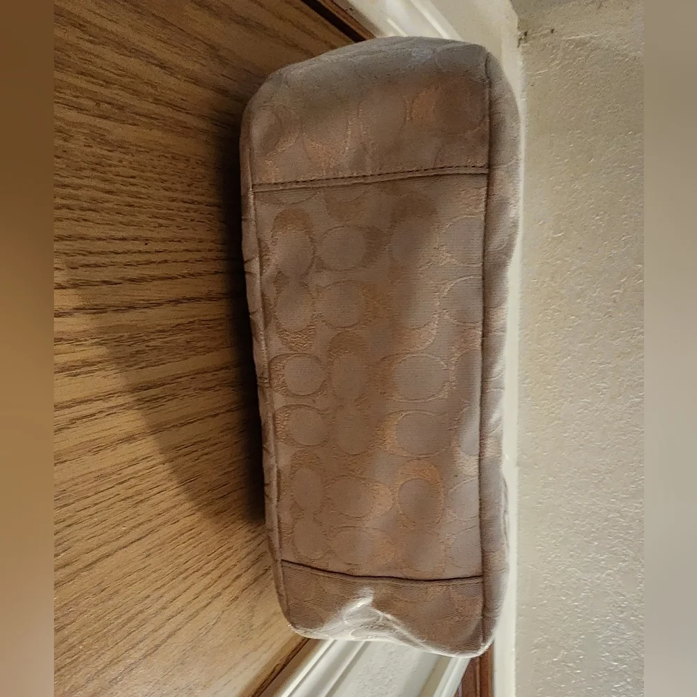 Guc beautiful gold jacquard signature coach shoulder bag see pics - Picture 3 of 10